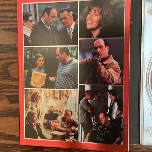 The Sopranos the complete first season 4 dvd set. - Picture 8 of 11